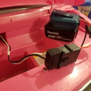 Power Wheels Quick Disconnect for a 18v Lithium Makita Battery