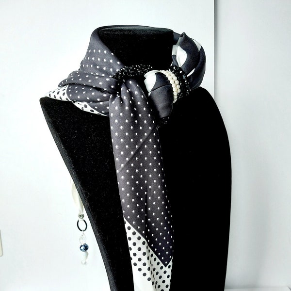 Foulard pois noir soie 40%soie