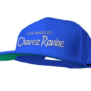 | de chapeau de baseball des années 90 à Los Angeles Chavez Ravine vintage Snapback Cap en bleu avec lettrage de script brodé blanc