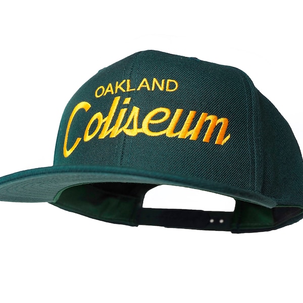 Oakland 90er Baseball Hut | Das Coliseum Im Vintage-Stil bestickte grüne Snapback Cap mit gelben Schriftzug