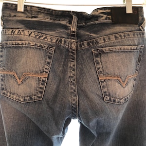 GUESS JEANS Premium Falcon straight leg Black Label mens button fly designer stonewashed jeans vintage Size 30/32 Like NEW Free Shipping