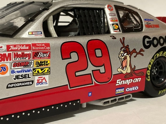 Kevin Harvick ROOKIE #29 1:18 2001 Monte Carlo GM Goodwrench SP