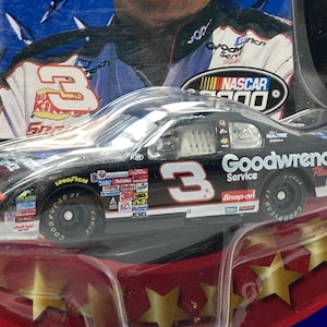 Dale Earnhardt 2000 PREVIEW Series Winners Circle Goodwrench 1:64 NASCAR collectors card Free Shipping