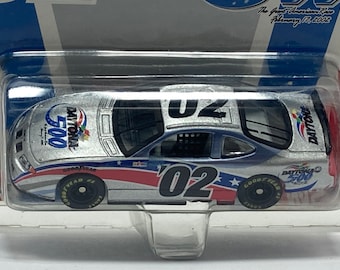 Beautiful Rare NASCAR Daytona 500 2004 Disney 1/64 Nascar Display