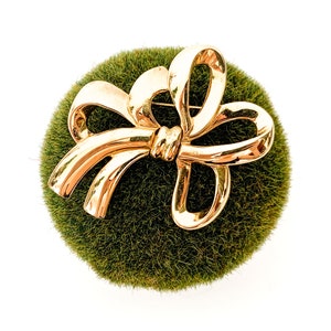 vintage gold tone bow brooch / gold bow brooch / bow pin / vintage bow pin / holiday brooch / large gold bow / 1980s gold brooch