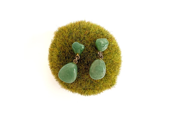 vintage green natural stone dangle earrings / gre… - image 1