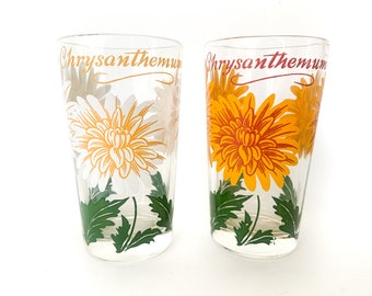 pair of 1950s Boscul peanut butter CHRYSANTHEMUM glass tumblers / vintage peanut butter glasses / 1950s floral glassware / flower glasses