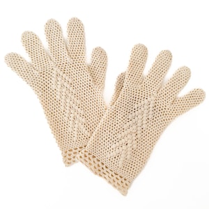 vintage cream colored crochet gloves with stretch / vintage gloves / bridal gloves / evening gloves