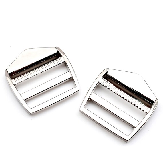 Metal ladder lock clearance buckle