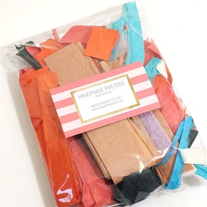 30gr. MULBERRY Papierschnipsel mit Büttenrand - ZUFÄLLIGE SORTIMENT - Kartengestaltung, Kunsthandwerk, Scrapbooking, Naturpapier, Zero Waste