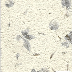 Papier fait main beige pour mûrier Vendu à la feuille - HM020 - papier décoratif ; respectueux de l'environnement ; carnets indésirables ; fabrication de cartes - 8,5 x 11 po. blanc cassé