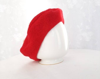 Beret in wool, in red with bow