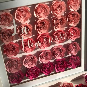 Shadow Box/Frame personalizzato. Fiori di carta fatti a mano
