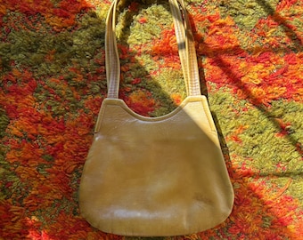 Vintage 70s Minimalist Tan Leather Shoulder Bag | British/Canadian Made with CLIX Zipper | Ergonomic Hobo Crescent Purse | Retro Boho Chic