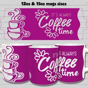 Puede incluir: Dos tazas de cer&aacute;mica blanca con fondo rosa. Las tazas presentan un dise&ntilde;o de tazas de caf&eacute; apiladas con vapor y el texto "IT'S ALWAYS Coffee time" con un dise&ntilde;o de margarita. Las tazas est&aacute;n disponibles en tama&ntilde;os de 12oz y 15oz.