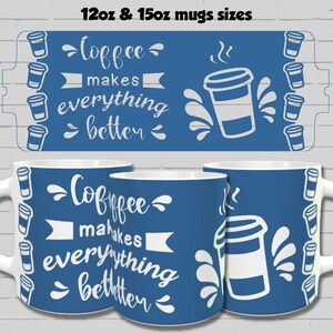 Puede incluir: Dos tazas de caf&eacute; de cer&aacute;mica azul con asas blancas. Las tazas presentan un gr&aacute;fico de taza de caf&eacute; blanca con vapor y una pancarta blanca con el texto "Coffee makes everything better". Las tazas est&aacute;n disponibles en tama&ntilde;os de 12oz y 15oz.