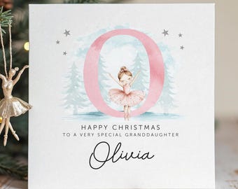 Puede incluir: Tarjeta de Navidad blanca con una letra "O" rosa y una ilustración de bailarina. Incluye el texto "Feliz Navidad a una nieta muy especial" y el nombre "Olivia".