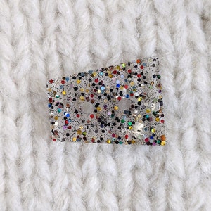 Resin Glitter Button: Retro Confetti 1.5&quot; Focal Button