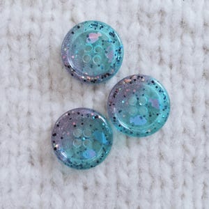 Resin Glitter Buttons: Pink Fish 1-1/8&quot; Button Set