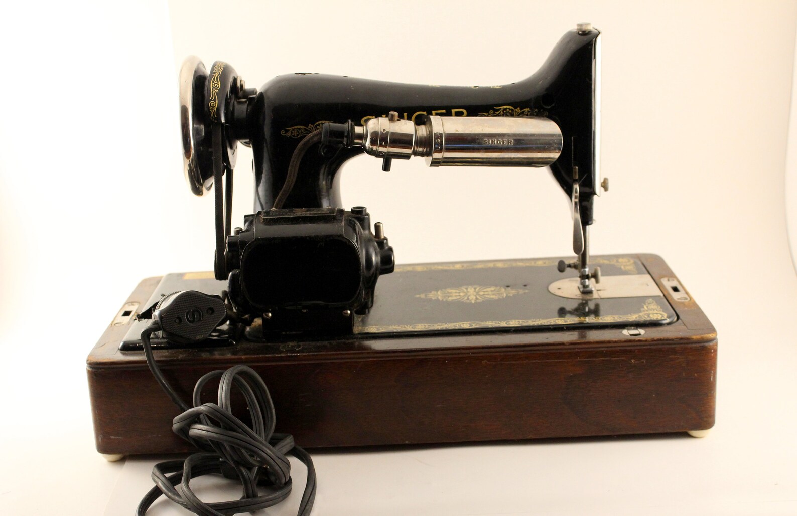 Ca. 1924 Singer Sewing Machine with Hood Case and Storage Etsy