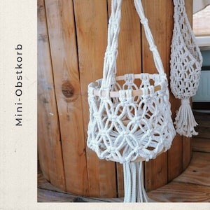 Macrame mini fruit basket hanging - ideal for camper van life Bulli - vintage boho decoration for camping - great gift for wedding birthday