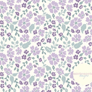Könnte beinhalten: Ein nahtloses Muster mit einem sich wiederholenden Design aus lila und helllila Blüten mit grünen Blättern auf weißem Hintergrund. Das Muster ist perfekt für Stoffe, Tapeten oder andere Dekorationsprojekte.
