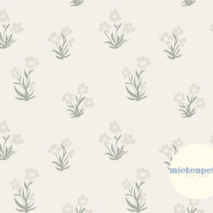 Könnte beinhalten: Ein nahtloses Muster mit einem sich wiederholenden Design aus kleinen, hellgrauen Blumen mit grünen Stielen auf einem hellbeigen Hintergrund. Das Muster ist subtil und elegant, mit einer minimalistischen Ästhetik. Der Text "miekenpetra designs" erscheint in einem Kreis in der unteren rechten Ecke des Bildes.