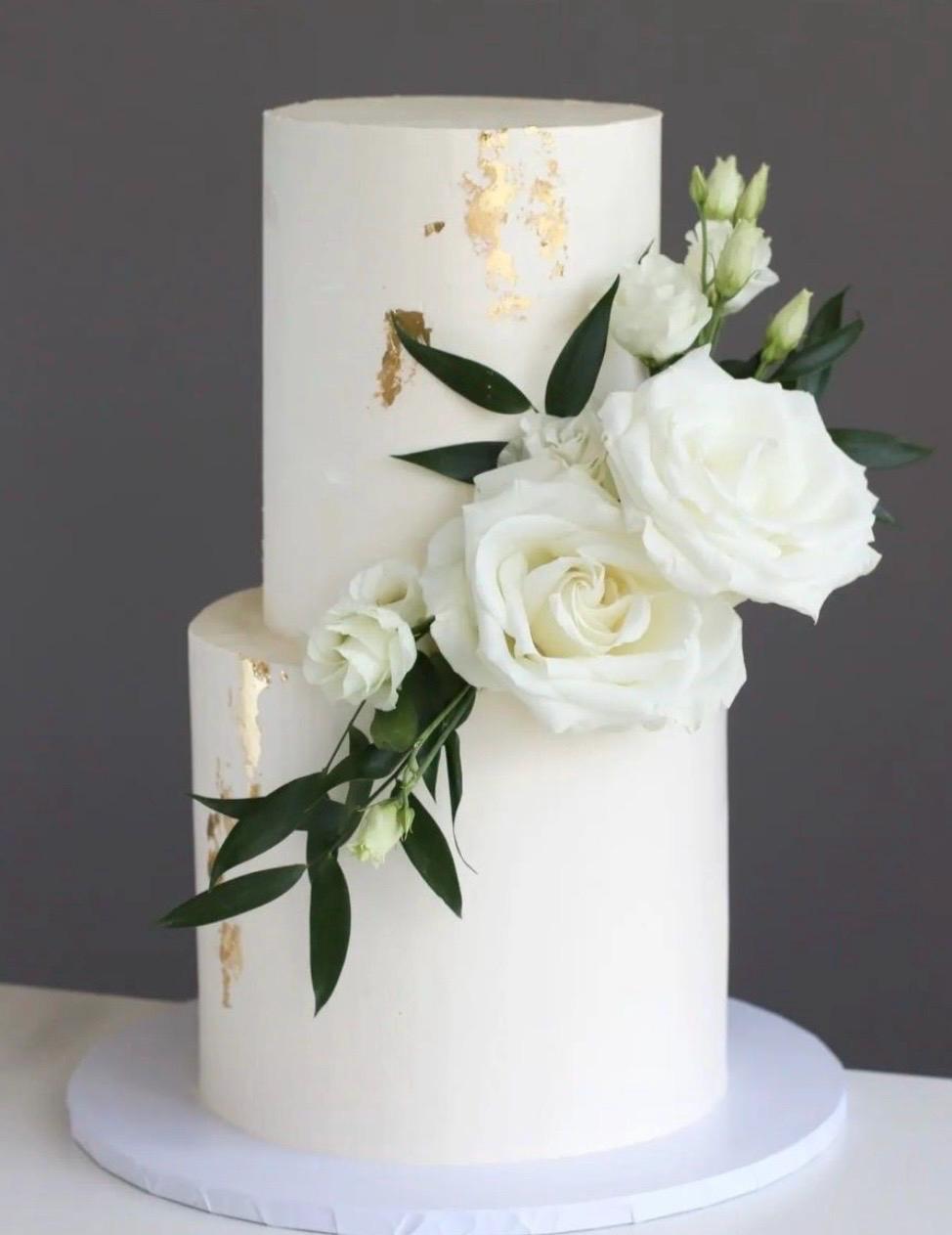 Sztuczna róża Ruscus White Cake Topper - Kwiatowa dekoracja tortu