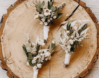 Boutonnière de fleur d'eucalyptus marguerite séchée - boutonnière de mariage