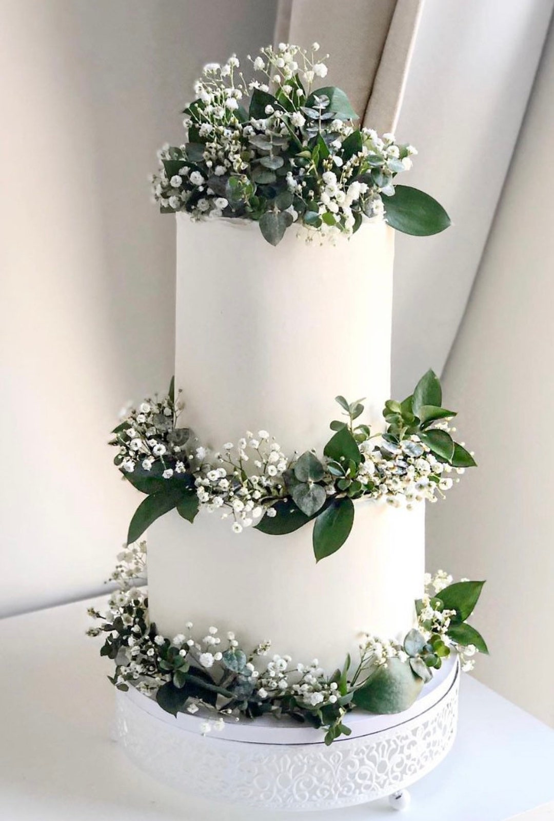 Preserved Eucalyptus and Artificial Green Leaf Gypsophila Garland Cake