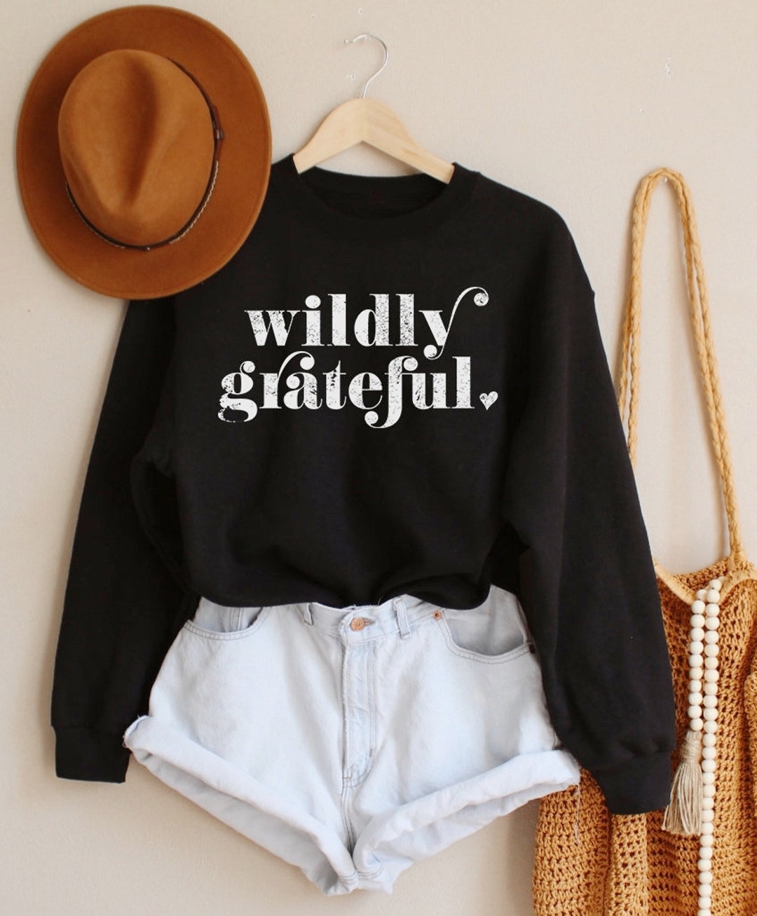 Women's Graphic Sweatshirts / Wildly Grateful Sweatshirt / Cute