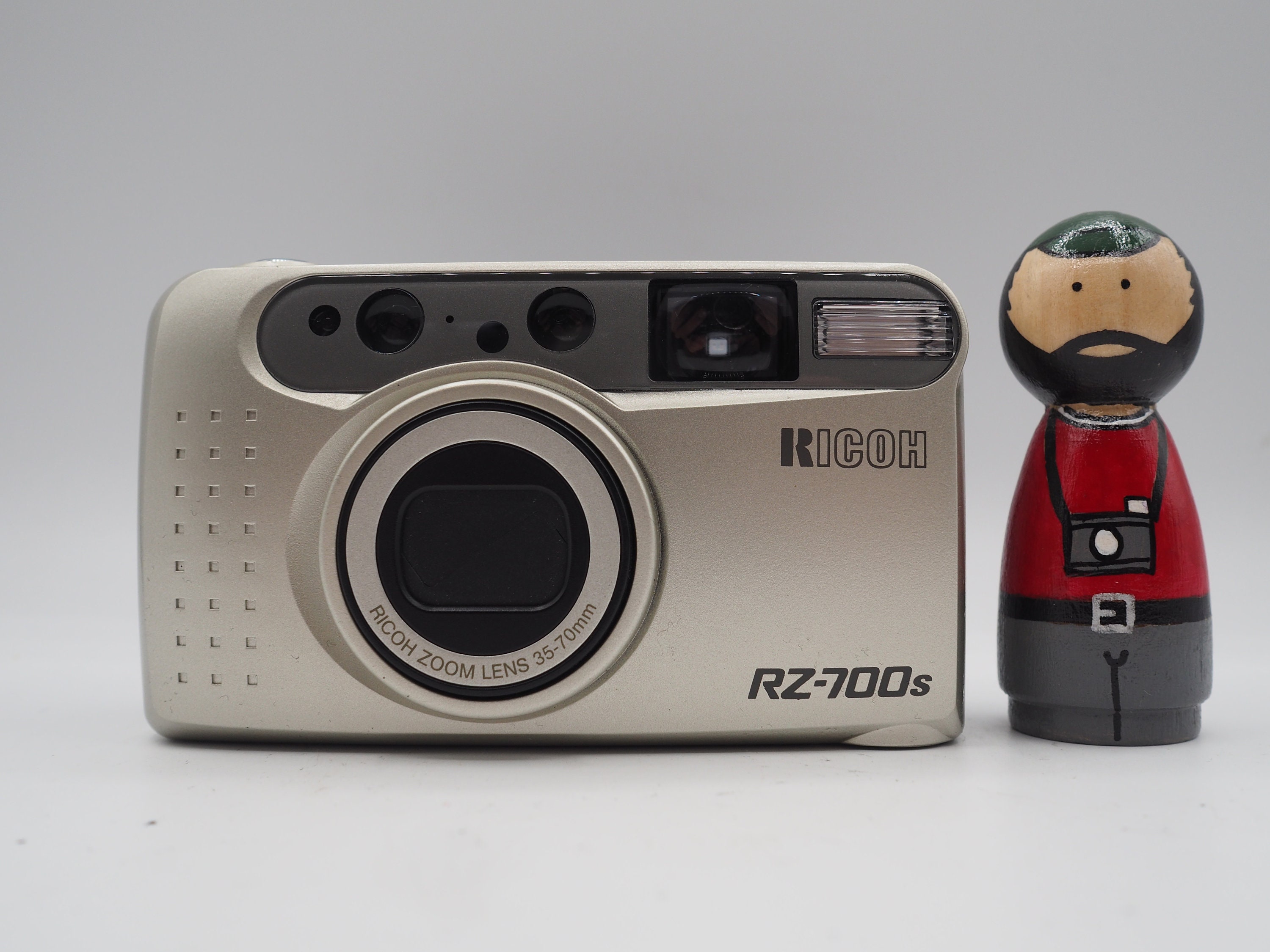 Appareil Photo Argentique Ricoh RZ-750 Compact 35 Mm – Testé – Années 80