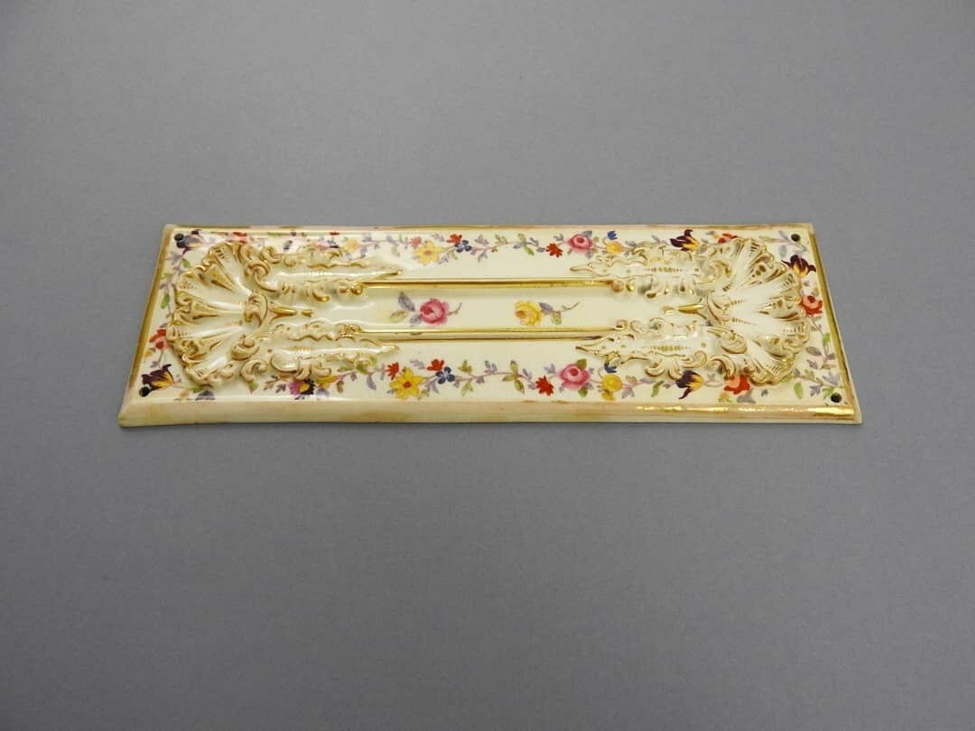 Plaque de Porte en Porcelaine, Xixe Siècle. Céramique Artisanale Française.