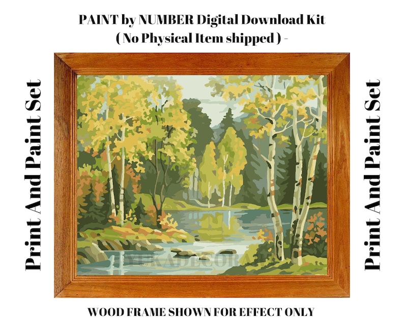 K&ouml;nnte beinhalten: Ein digitales Download-Kit f&uuml;r ein Malen-nach-Zahlen-Bild einer Waldszene mit einem See. Das Bild ist in einem braunen Holzrahmen gerahmt. Der Text "Print And Paint Set" befindet sich links und rechts vom Bild. Der Text "PAINT by NUMBER Digital Download Kit (No Physical Item shipped) -" befindet sich oben im Bild. Der Text "WOOD FRAME SHOWN FOR EFFECT ONLY" befindet sich unten im Bild.