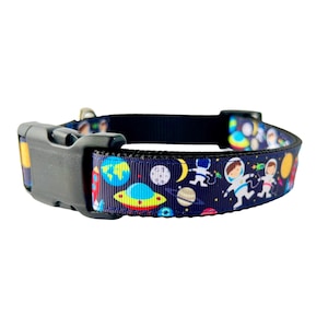 Collar espacial para perro con estrellas, lunas, astronautas, naves espaciales, extraterrestres y planetas / Divertido collar azul para perro / Collar ajustable y lavable para mascotas