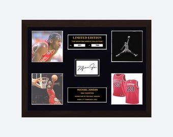 Könnte beinhalten: Ein gerahmtes Michael Jordan Erinnerungsstück mit vier Fotos, einer Unterschrift und dem Text LIMITED EDITION THE SPORTING GREATS COLLECTION No. 001 of 500, MICHAEL JORDAN NBA CHAMPION SIGNATURE BY MICHAEL JORDAN BORN 17TH FEBRUARY 1963.