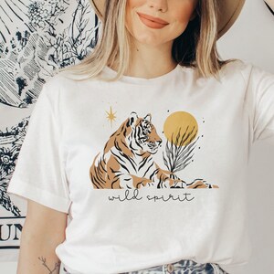 Tiger Shirt, Graphic Tiger Tee, Vintage Tiger shirts for women, Tiger tshirt, Oversized T Shirts, Aesthetic Tiger Shirt, Tiger T Shirt