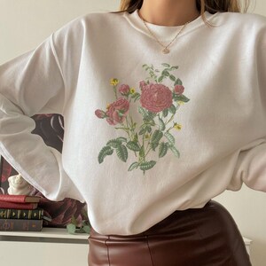 Botanical Shirt, Wildflower Shirt, Vintage Style floral Shirt, Wild Flower Shirt, Floral Sweatshirt, Flower sweatshirt, Gardener Shirt