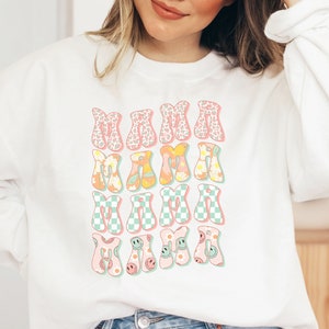 Mama Crewneck, Trendy Mama Sweatshirt, Retro Mama Sweatshirt, Retro Mama Shirts, Trendy Sweatshirts, Gift for New Mom, Mama Sweater