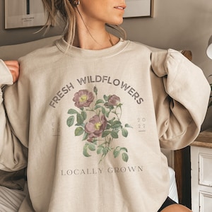 Womens Floral Sweatshirts, Wildflower Sweatshirt, Boho Floral Shirts, Vintage Style Floral Sweatshirt, Botanical Sweatshirts for women