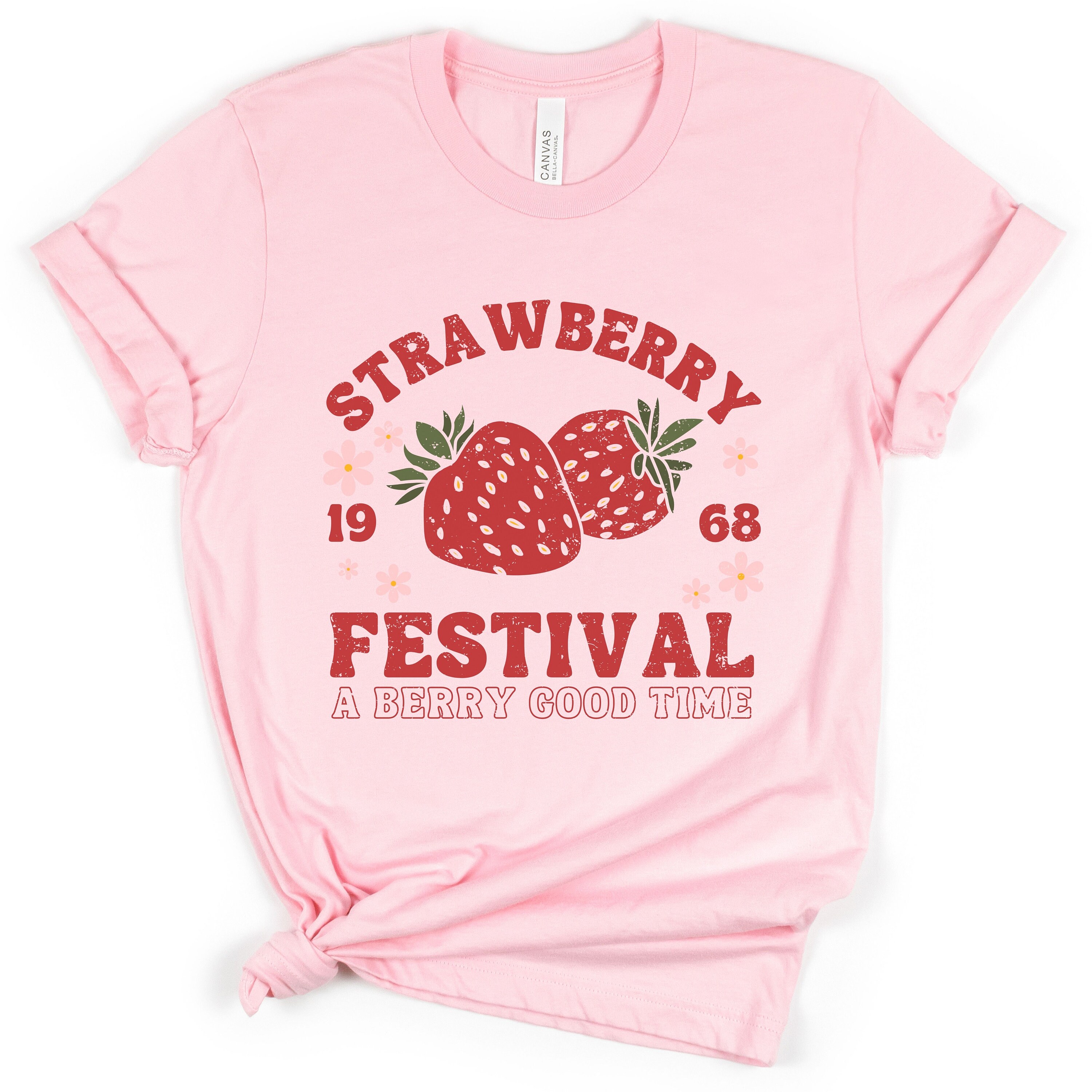 Tシャツ・カットソー STRAWBERRY PATCH T-SHIRT Strawberry patch t-shirt Aesthetic strawberries tee Farmer
