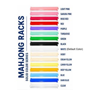 K&ouml;nnte beinhalten: Eine Sammlung von Mahjong-Racks aus der Solid Color Serie, dargestellt in einer vertikalen Liste. Die Farben umfassen Hellrosa, Sakurarosa, Rosenrot, Rot, Lila, T&uuml;rkis, Gr&uuml;n, Schwarz, Wei&szlig;, Elfenbein, Cremegelb, Zitronengelb, Dunkelgelb, Blau, Dunkelblau und Transparent.