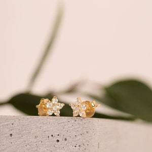 star stud earrings,tiny star earrings image 1