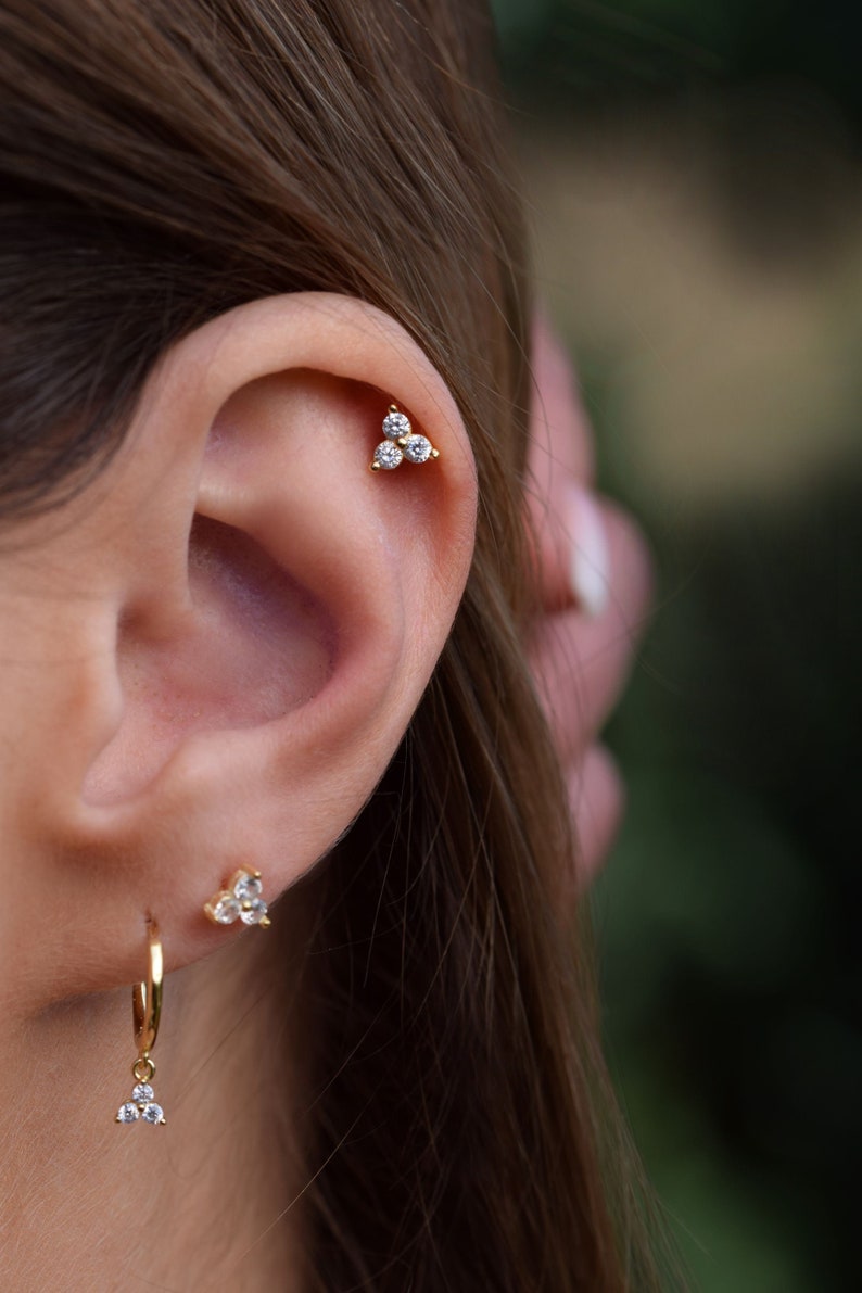 cartilage earring,tragus piercing