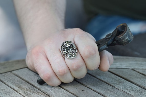 capturar Descenso repentino Pisoteando Anillo de calavera para hombre - Etsy España