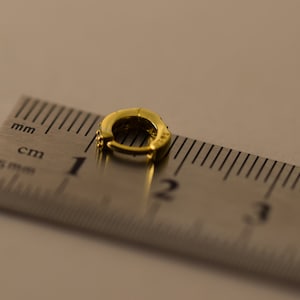 Zierlicher Tragus Ohrring, Gold minimalistischen Reifen Ohrring, zarte Helix Reifen, Gold Knorpel Ohrring Bild 8