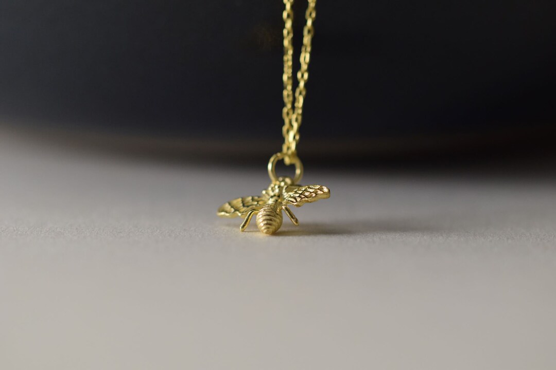 9 carat gold bee necklace deals