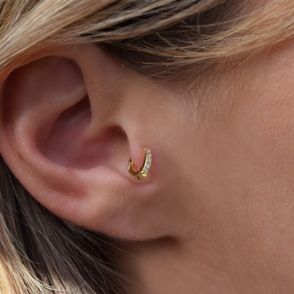 Zierlicher Tragus Ohrring, Gold minimalistischen Reifen Ohrring, zarte Helix Reifen, Gold Knorpel Ohrring