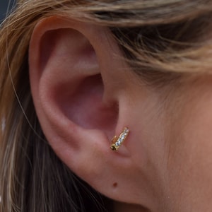 Zierlicher Tragus Ohrring, Gold minimalistischen Reifen Ohrring, zarte Helix Reifen, Gold Knorpel Ohrring Bild 2
