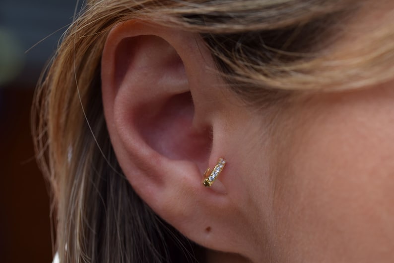 Zierlicher Tragus Ohrring, Gold minimalistischen Reifen Ohrring, zarte Helix Reifen, Gold Knorpel Ohrring Bild 2